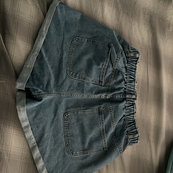 these pair of shorts were from shein in a size 12/0XL - Picture 4 of 5